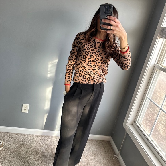 Tahari leopard print sweater - Picture 4 of 6